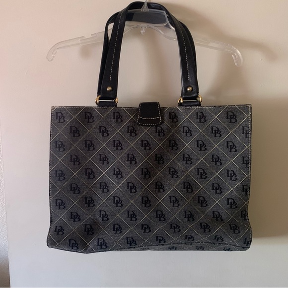 Dooney & Bourke Quilt Signature Leather Trimmed Large Logo Lock Tote Gray Tote - Picture 2 of 5